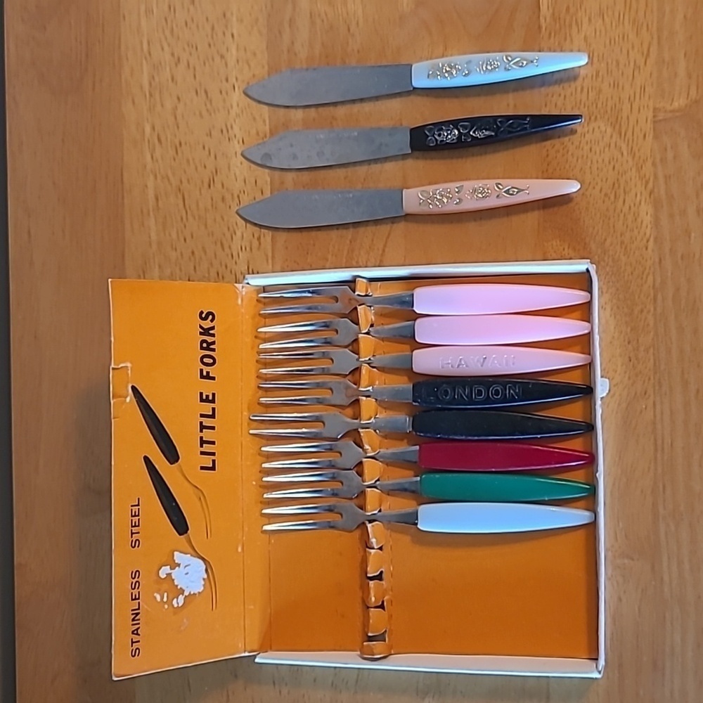 LITTLE FORKS & LITTLE KNIVES Incomplete Set, Perfect For Replacements - Picture 1 of 16
